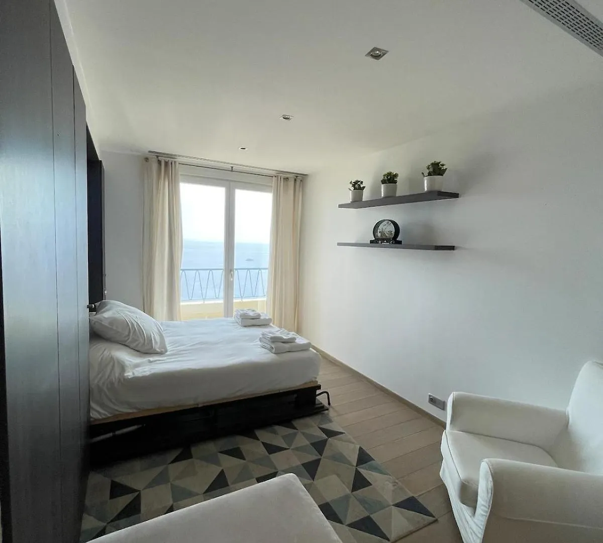 아파트 3 Bedrooms Duplex Penthouse - Monaco Border 2Min Walking Distance 로퀴에브륀캡마르탱
