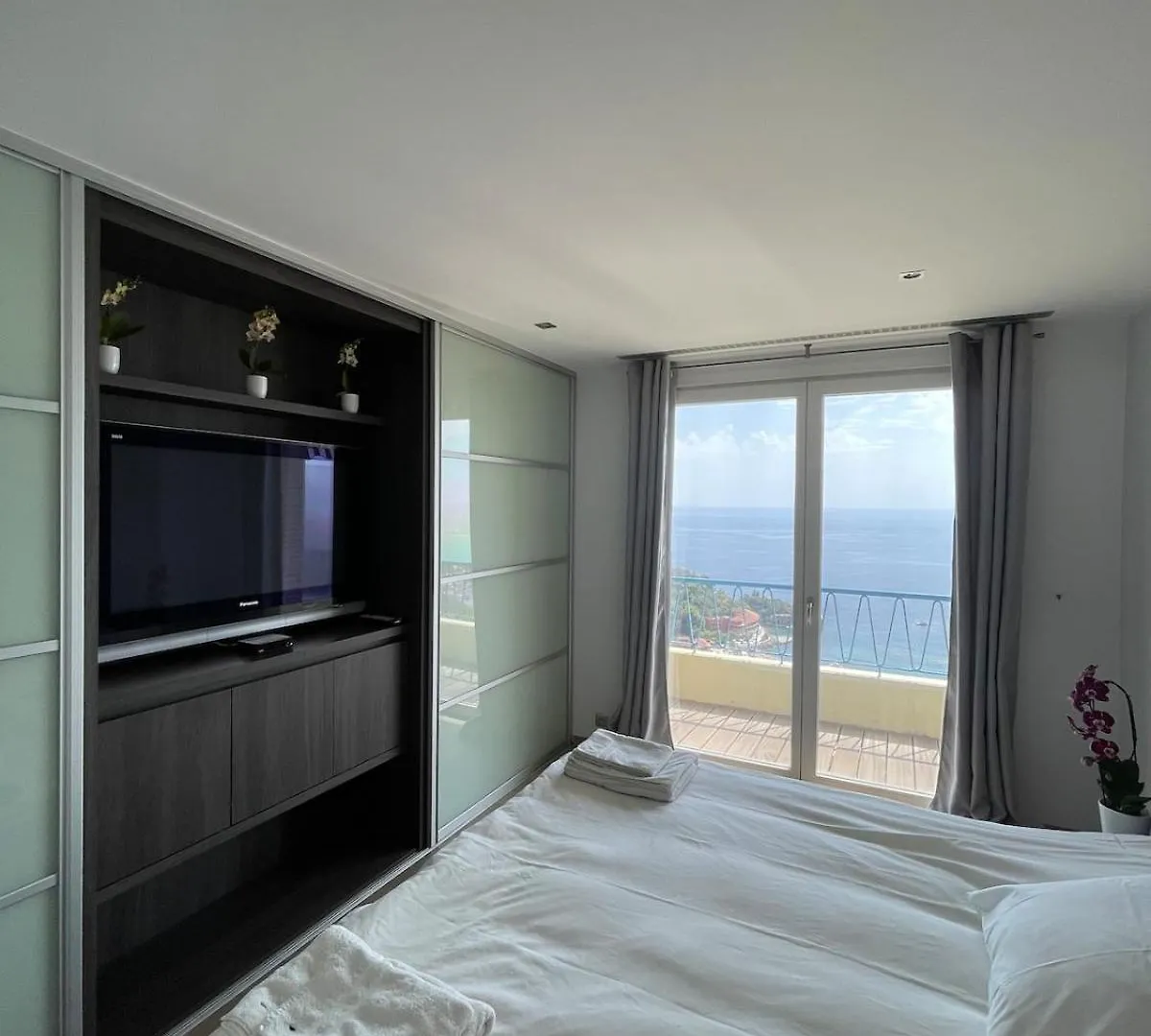 아파트 3 Bedrooms Duplex Penthouse - Monaco Border 2Min Walking Distance 로퀴에브륀캡마르탱