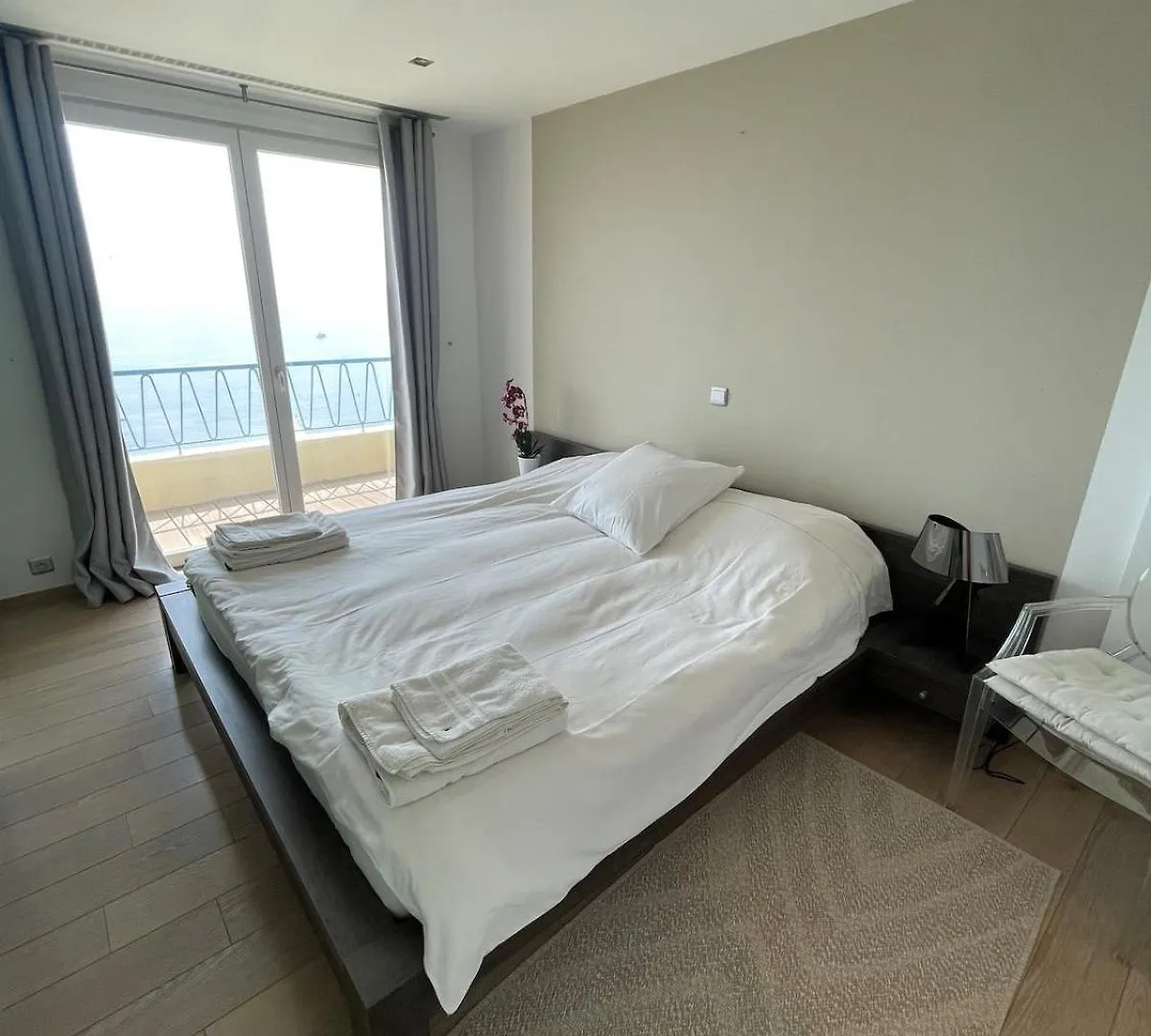 아파트 3 Bedrooms Duplex Penthouse - Monaco Border 2Min Walking Distance 로퀴에브륀캡마르탱