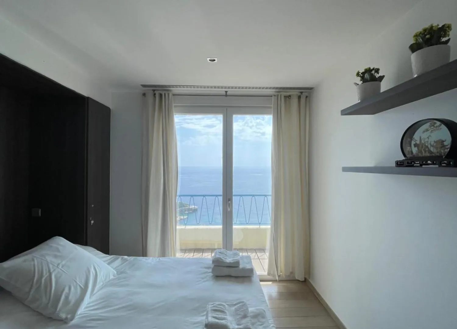 아파트 3 Bedrooms Duplex Penthouse - Monaco Border 2Min Walking Distance 로퀴에브륀캡마르탱
